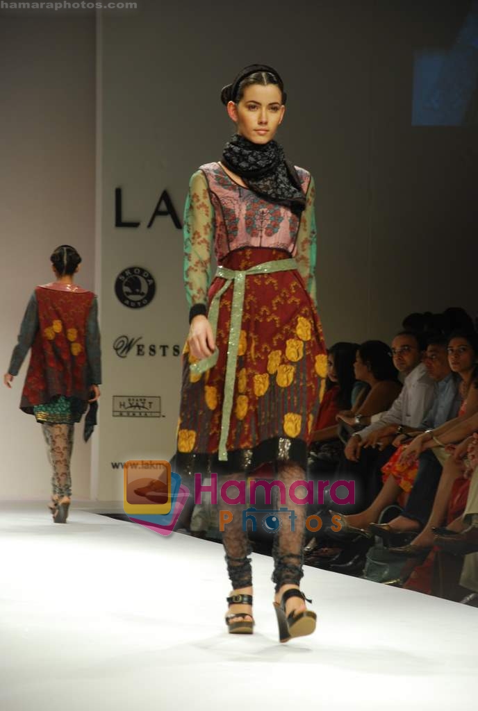 Model walk the ramp for Neha Agarwal at Lakme Fashion week day 4 on 30th March 2009 