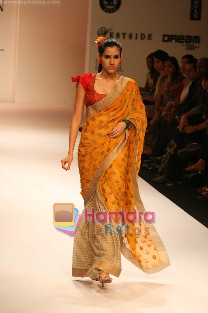 Model walk the ramp for Nikasha Tawadey at Lakme Fashion week day 4 on 30th March 2009 