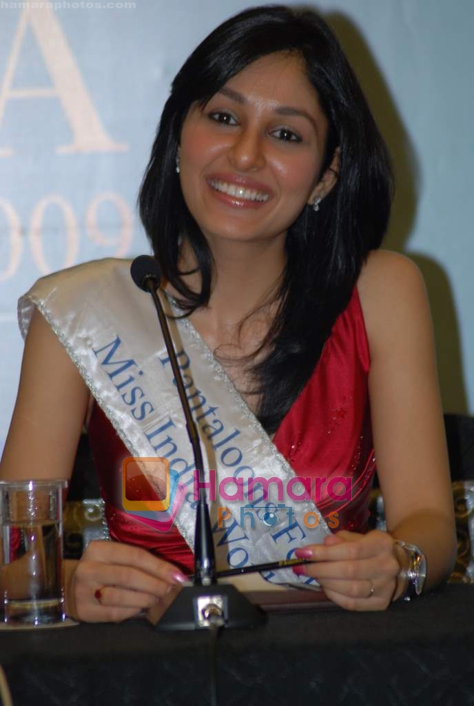 Pooja Chopra at Femina Miss India winners press meet in Sahara Star on 6th April 2009 
