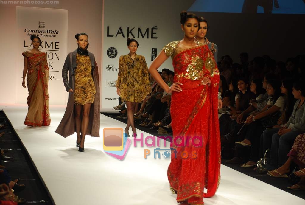 Model walk the ramp for Ayan and Preetika at Lakme Fashion week day 4 on 30th March 2009 