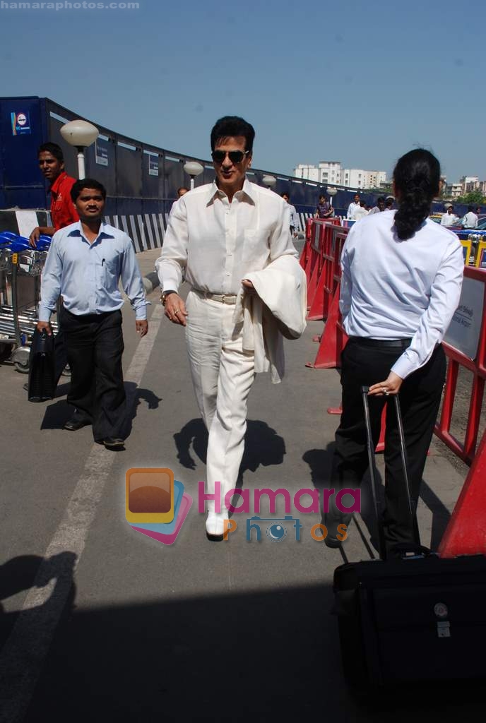 Jeetendra on way to Golden Temple on 8th April 2009 