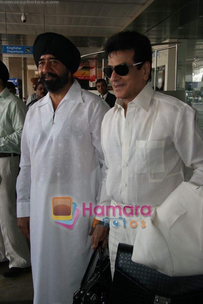 Jeetendra depart for Golden temple in Domestic Airport, Mumbai on 9th April 2009 