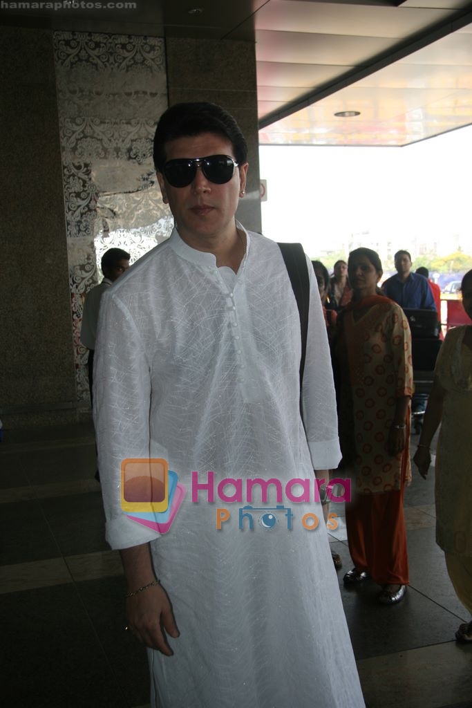 Aditya Pancholi depart for Golden temple in Domestic Airport, Mumbai on 9th April 2009 