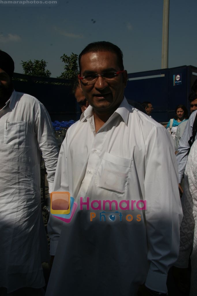 Abhijeet depart for Golden temple in Domestic Airport, Mumbai on 9th April 2009 
