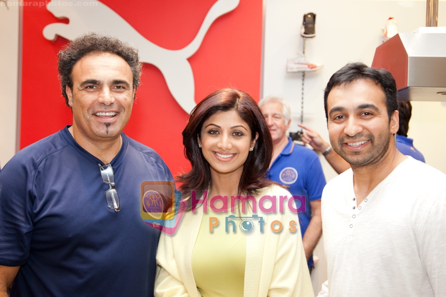 Shilpa Shetty along with Rajasthan Royal team visited PUMA store in South Africa on 14th April 2009 
