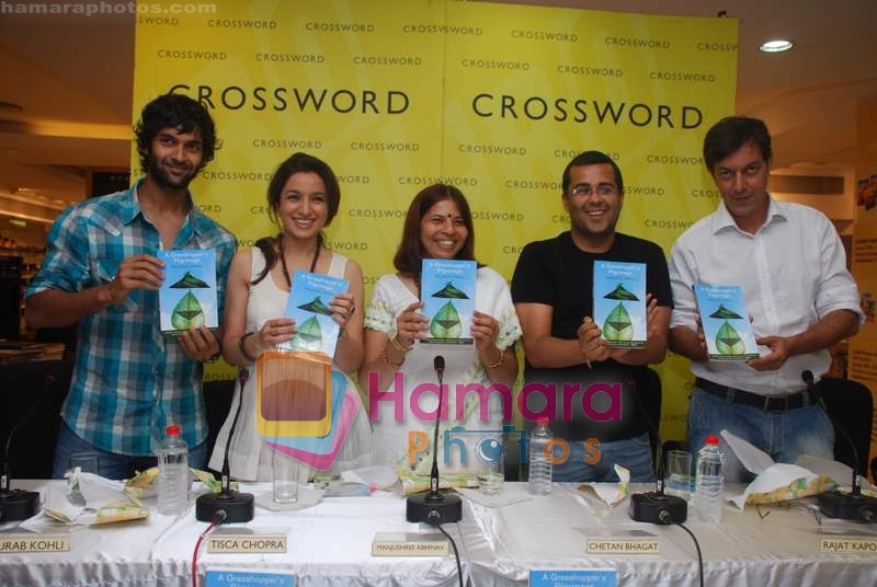 Purab Kohli, Tisca Chopra, Manjushree Abhinav, Chetan Bhagat, Rajat Kapoor at the Launch of Manjushree Abhinav's Book The Grasshopper's Pilgrimage on 15th April 20