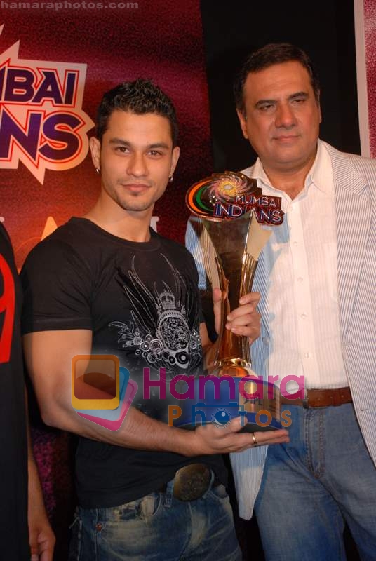 Kunal Khemu, Boman Irani at the Media meet of Mumbai Indians along with the cast and crew of 99 in Taj President on 15th April 2009 