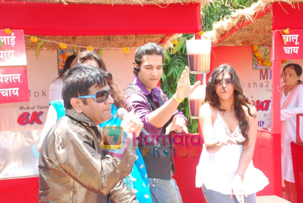 Umesh Pherwani, Hridaya Redkar and Manika Thanda at the launch of film Ek Cutting Chai in Shubham Villa, Mudh Island on 18th April 2009 