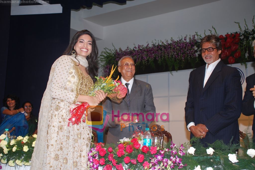 Parvathy Omanakuttan, Amitabh Bachchan at the inauguration of Barfivalla Auditorium in Andheri, Mumbai on 19th April 2009 