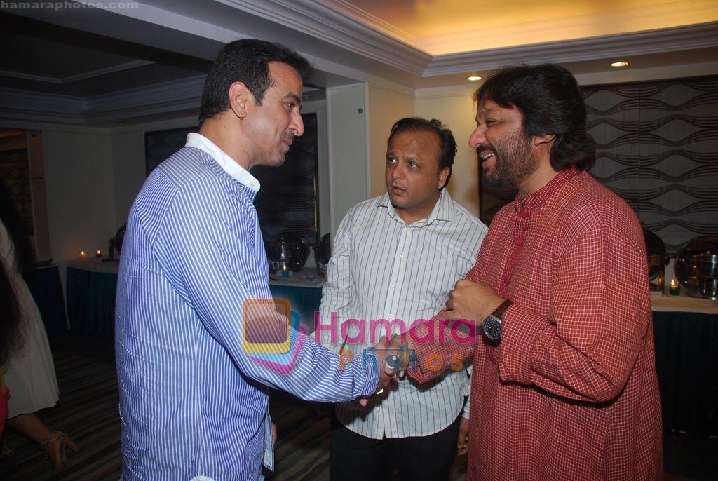 Roop Kumar Rathod, Ronit Roy at Kiran Bawa's Iosis Spa award brunch in Bawa International, Mumbai on 19th April 2009 