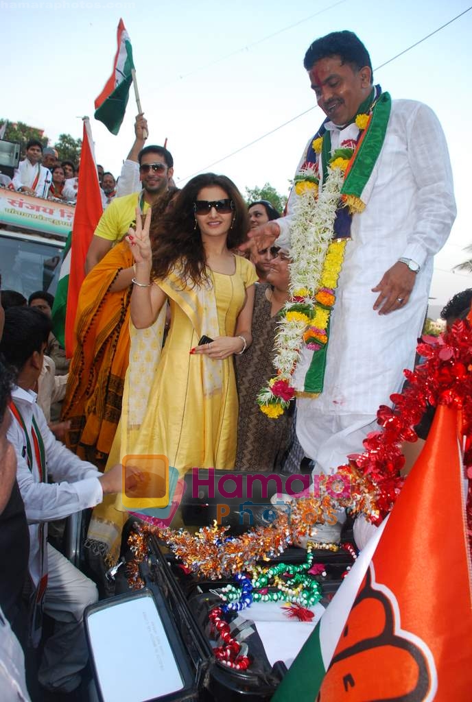 Monica Bedi, Sanjay Nirupam campaign for Sanjay Nirupam in Borivali on 19th April 2009 