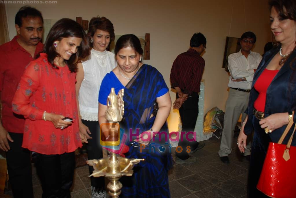 Zarine Khan at the inauguration of Mala Sethi's exhibition in Point of View, Colaba on 20th April 2009 