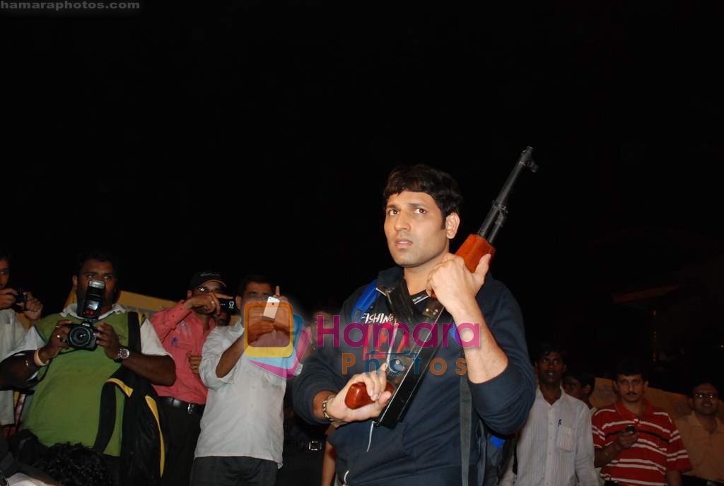 Kasab on location of film Total Ten in Chowpatty on 22nd April 2009 