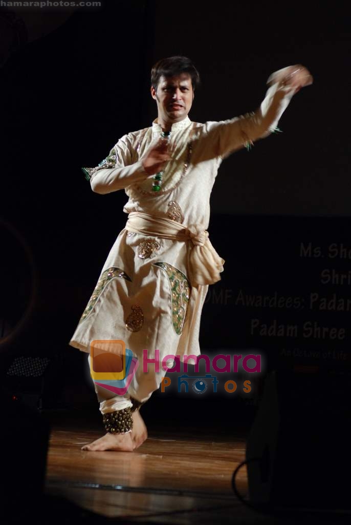 at Kathak concert to pay tribute to Kathak dancer Shurushri Madhurita Sarang in Ravindra Natya Mandir on 23rd April 2009 