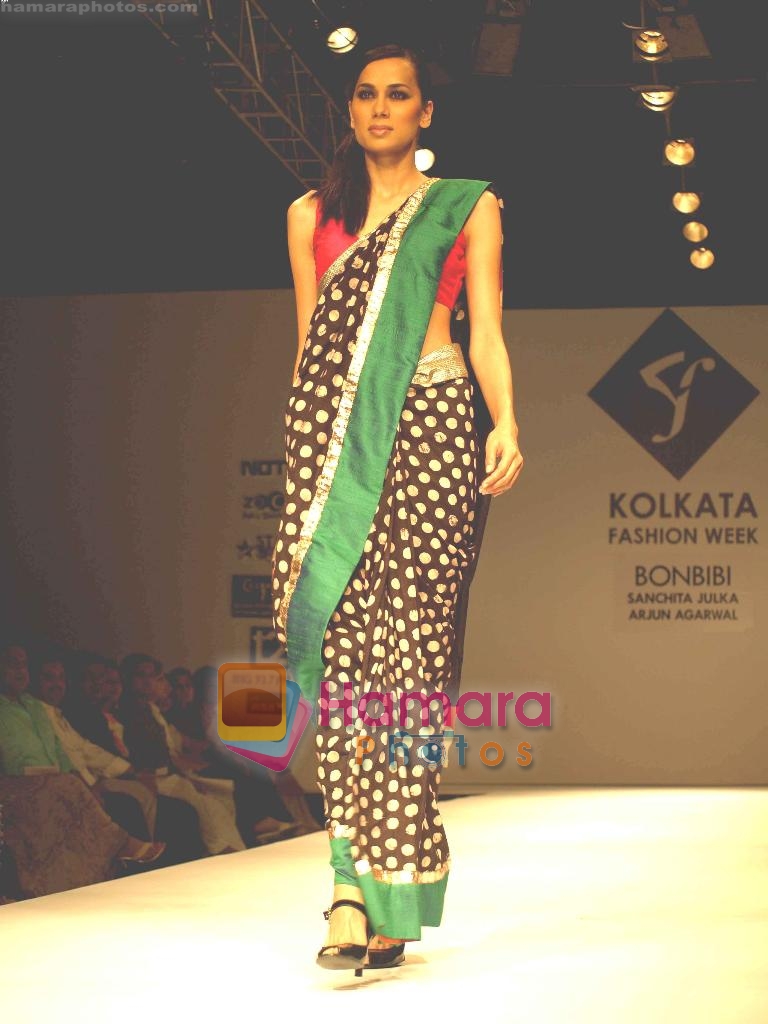 Model walk the ramp for Collective Nouveau at Kolkata Fashion Week day 3 on 4th April 2009 