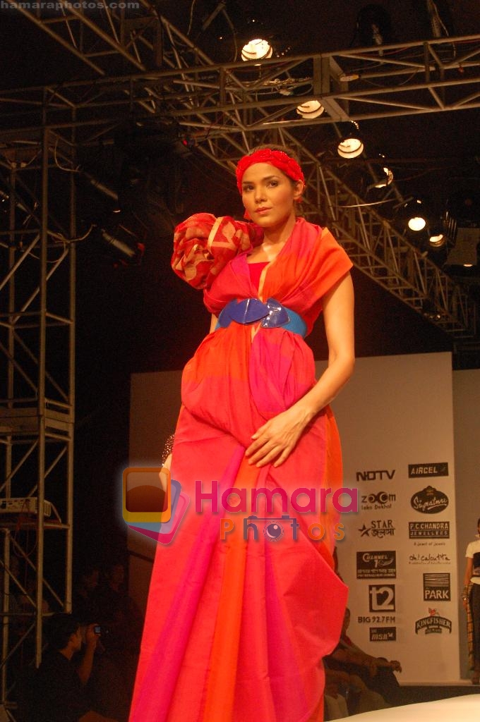 Model walk the ramp for Weaves at Kolkata Fashion Week day 1 on 2nd April 2009 
