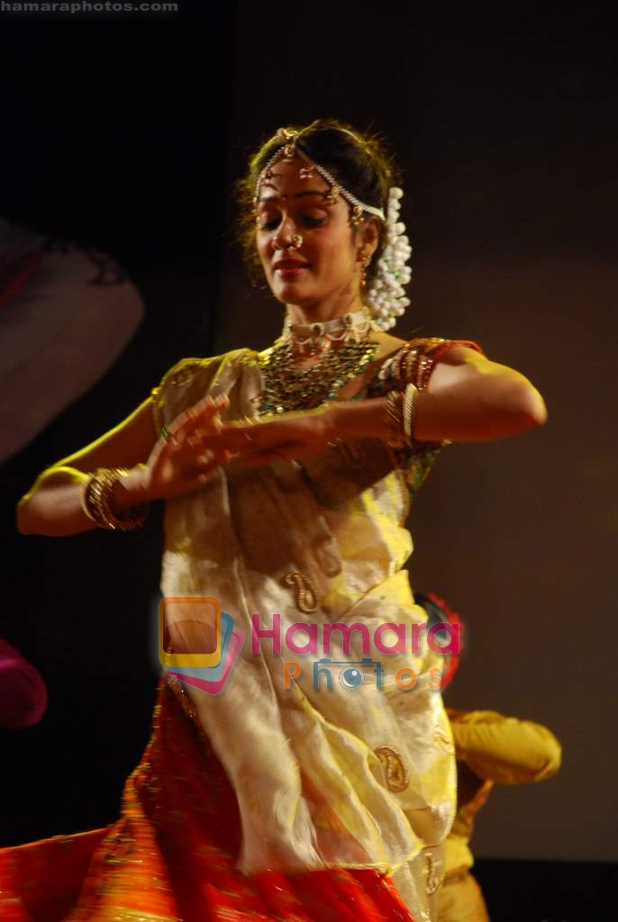 Vidya Malvade at Kathak concert to pay tribute to Kathak dancer Shurushri Madhurita Sarang in Ravindra Natya Mandir on 23rd April 2009 