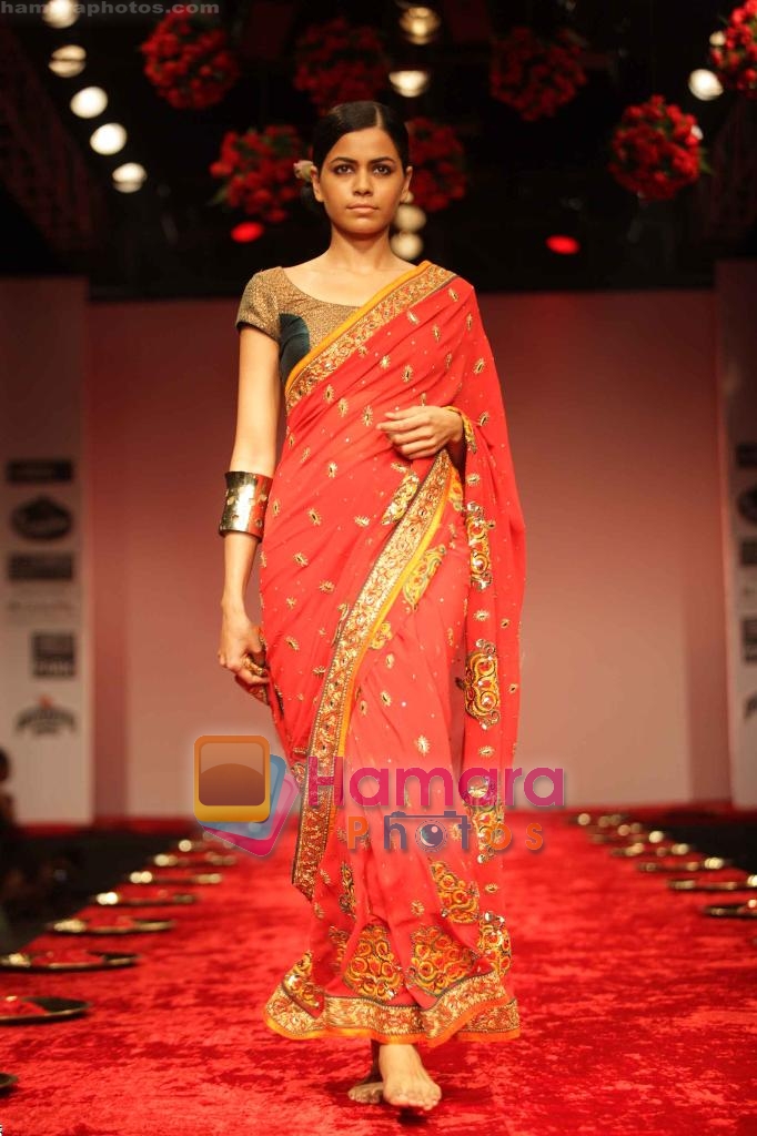 Model walk the ramp for Anjana Bhargava at Kolkata Fashion Week day 3 on 4th April 2009 