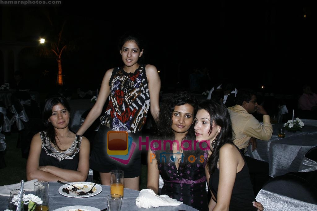 Kapila,Diva,Pallavi and Rebecca at Kolkata Fashion Week Bash on 6th April 2009