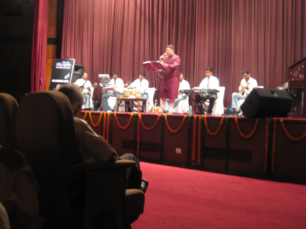 Shrikant Narayan at Tumsa Aacha Kaun Hai - program conducted under the banner Sangeeth Smriti 