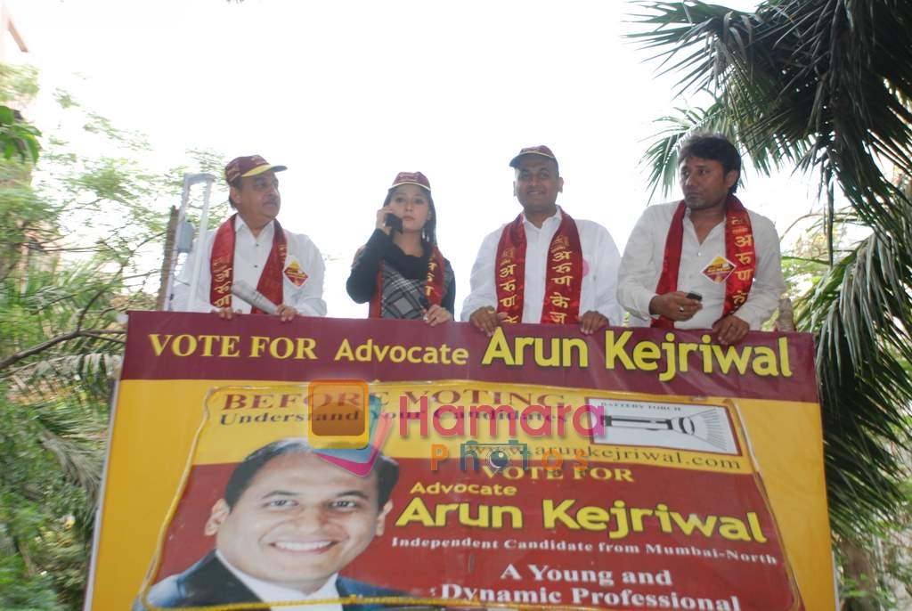 Sara Khan cmpaigns for Arun Kejriwal in Kandivali on 25th April 2009 