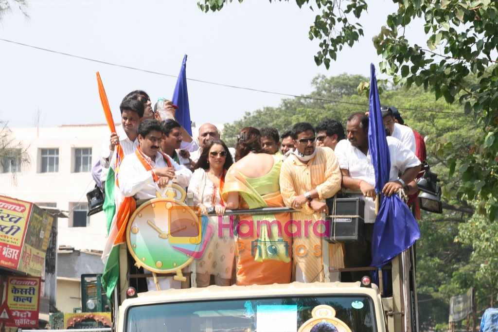 Mahima Chaudhry campaigns for NCP leader Sanjay Patil in Bhandup on 28th April 2009