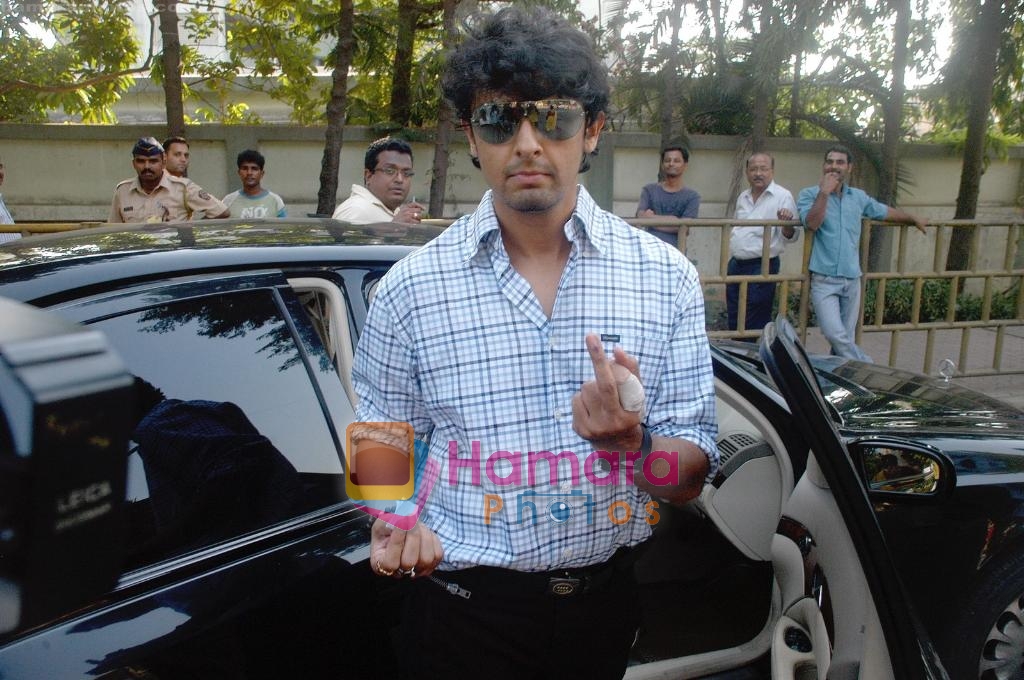 Sonu Nigam goes to vote on 29th April 2009 