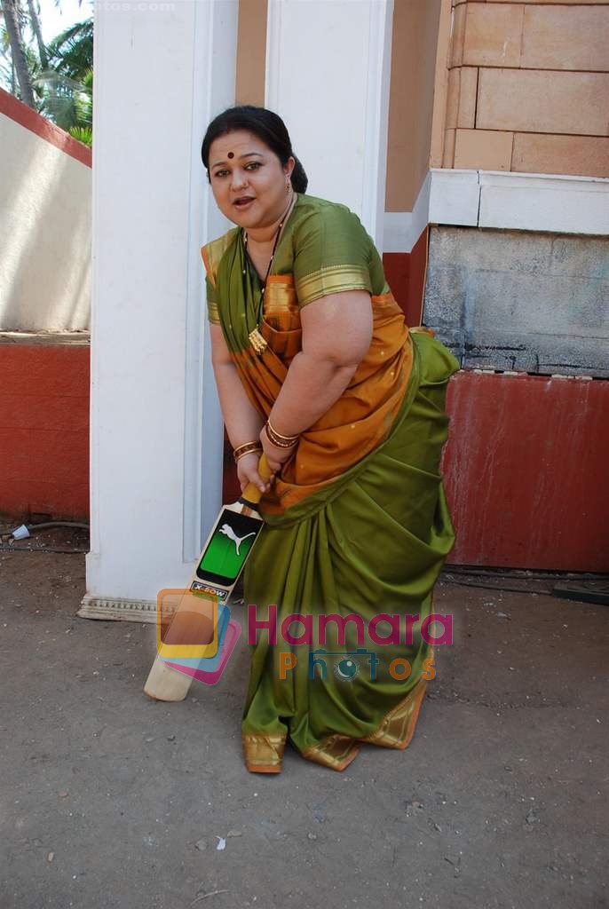 Supriya at Hindi Hai Hum on location in Madh on 3rd May 2009