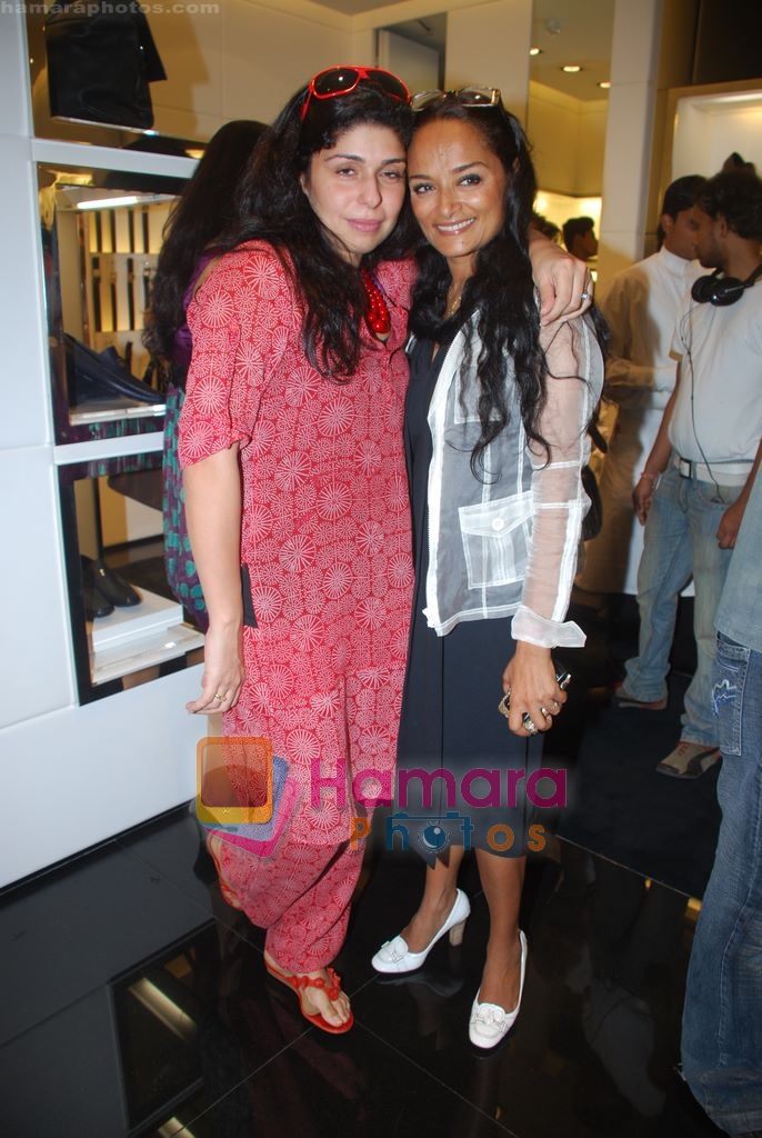 Bandana and Anahita Shroff unveils Versace Accessories Boutique in Versace, Trident hotel, Mumbai on 4th May 2009 