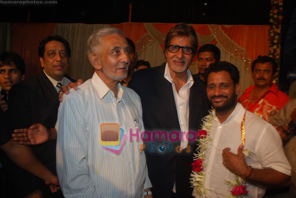 Amitabh Bachchan felicitating Oscar winner Resul Pookutty in Country Club, Andheri on 5th May 2009 