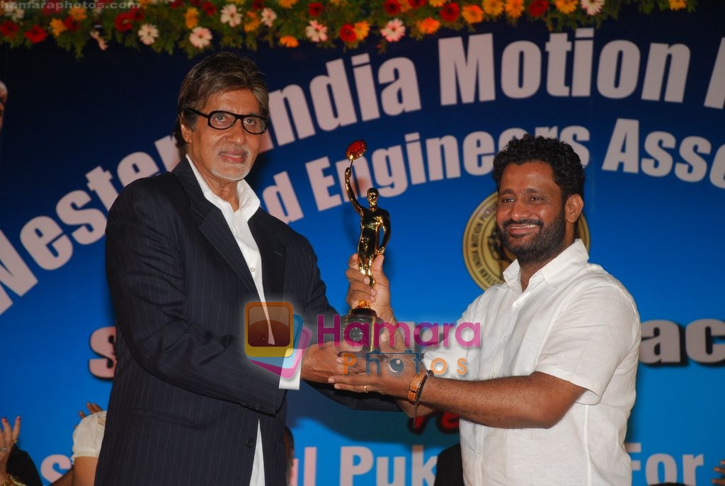 Amitabh Bachchan felicitating Oscar winner Resul Pookutty in Country Club, Andheri on 5th May 2009 
