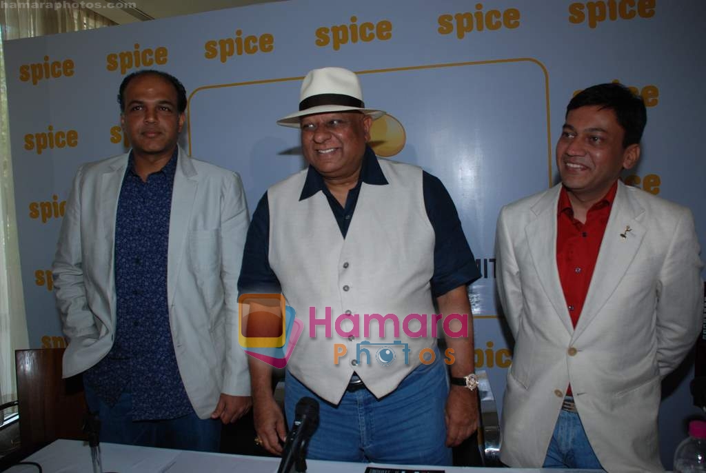 Ashutosh Gowariker at Spice Entertainment launch in Weliingdon Club on 9th May 2009 