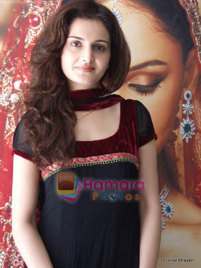 Monica Bedi at Cygnus store on the occasion of Mother's day in Lokhandwala on 9th May 2009 