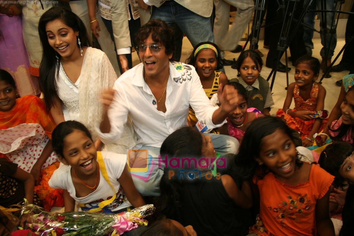 Chunky Pandey, Television Actress Ms. Snigdha with NanhiKalikids at Treasure Jewellery Launch in Mumbai on 9th May 2009-1