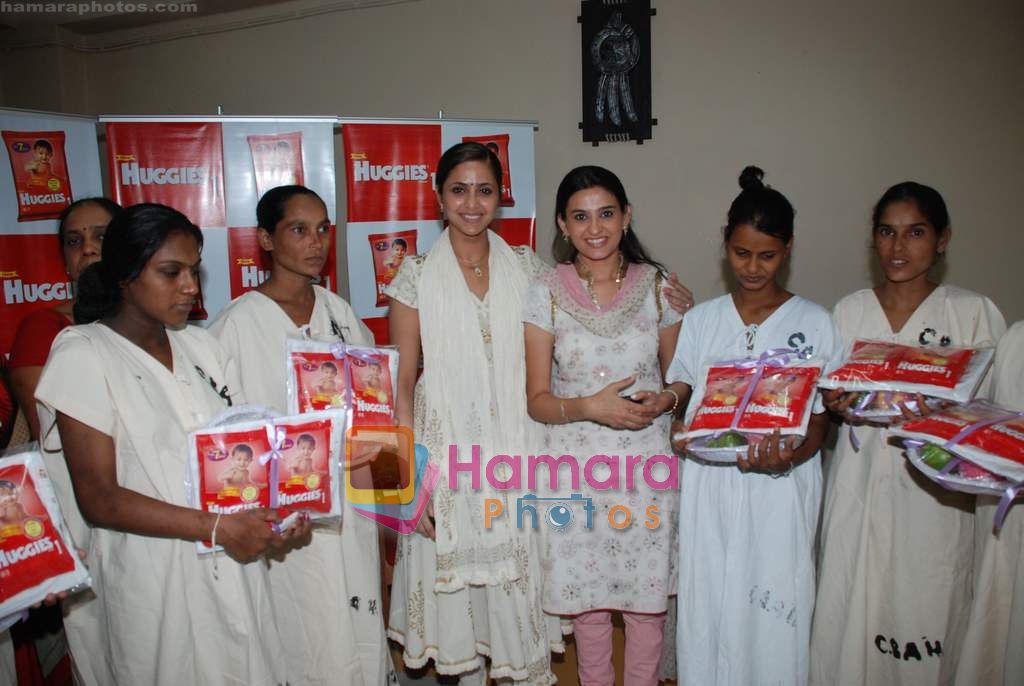 Smita Bansal and Gautami Kapoor celebrated Huggies Mothers Week Event in Cama & Albless Hospital on 13th May 2009 