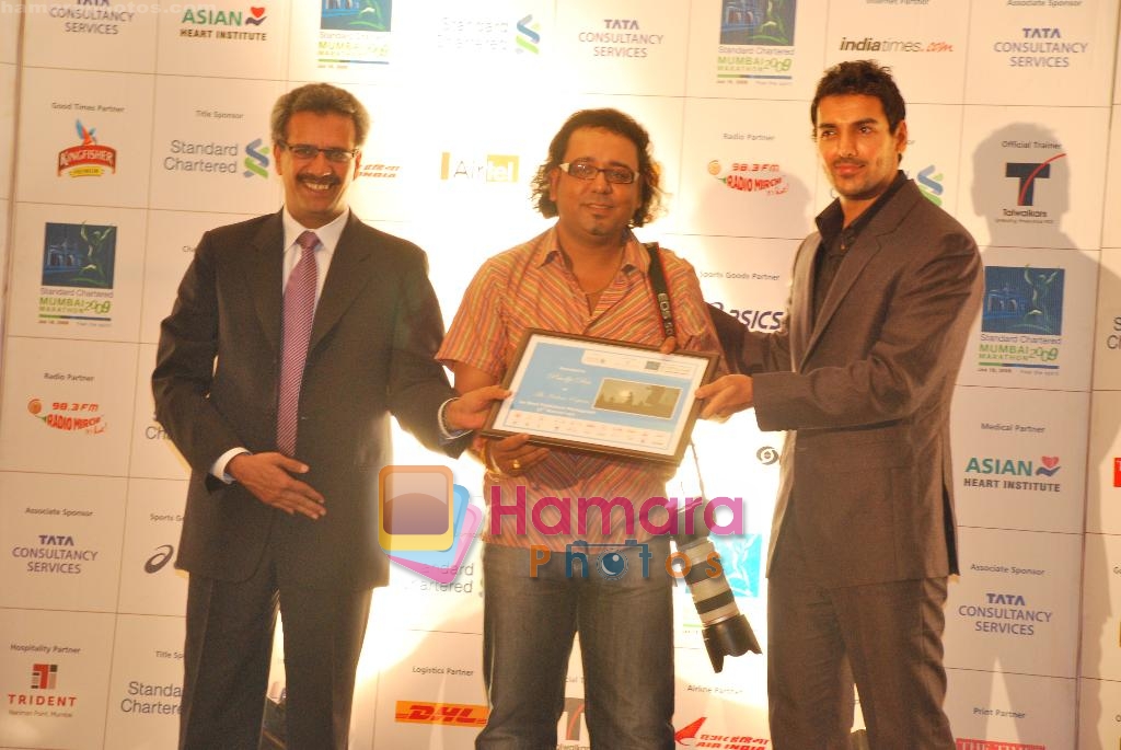 John Abraham at Standard Chartered Marathon prize distribution in Trident on 14th May 2009
