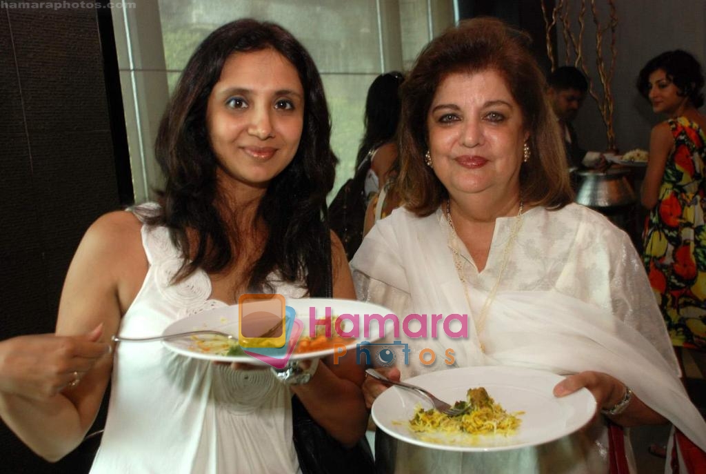 Sonali Sachdev with Mahbanoo Kotwal at the Launch of Kebab Korner in InterContinental Marine Drive on 16th May 2009