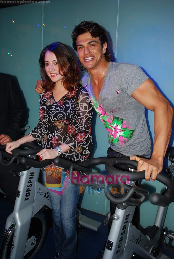 Linda Arsenio, Saahil Khan at Baqar's Spinnathon event in True fitness Spa on 19th May 2009 
