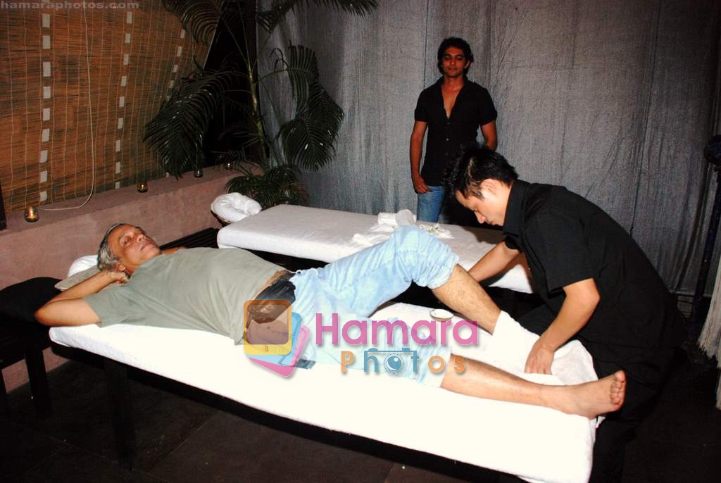 Sudhir Mishra at Charcoal Spa in Bandra on 24th May 2009 