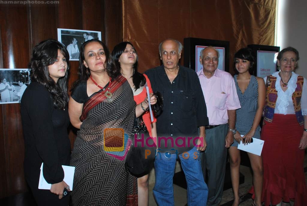Soni Razdan, Mahesh Bhatt at the premiere of Saaransh in Metro BIG Cinemas on 23rd May 2009 
