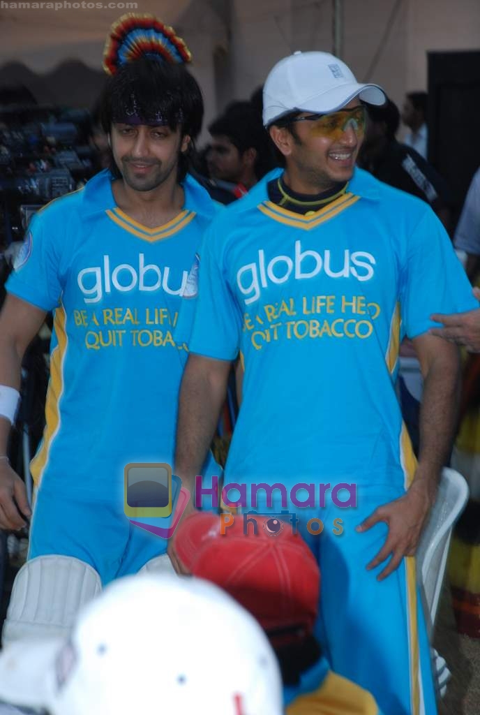 Aashish, Ritesh Deshmukh at the cricket match for CPAA and Percept celebrate World No Tobacco Day in Mumbai Police Gymkhana, Mumbai on Monday, 25 May 2009 