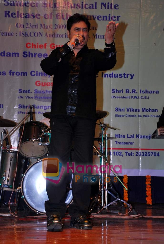 Kumar Sanu at Sameer Sen's musical night in Isckon on 23rd May 2009 
