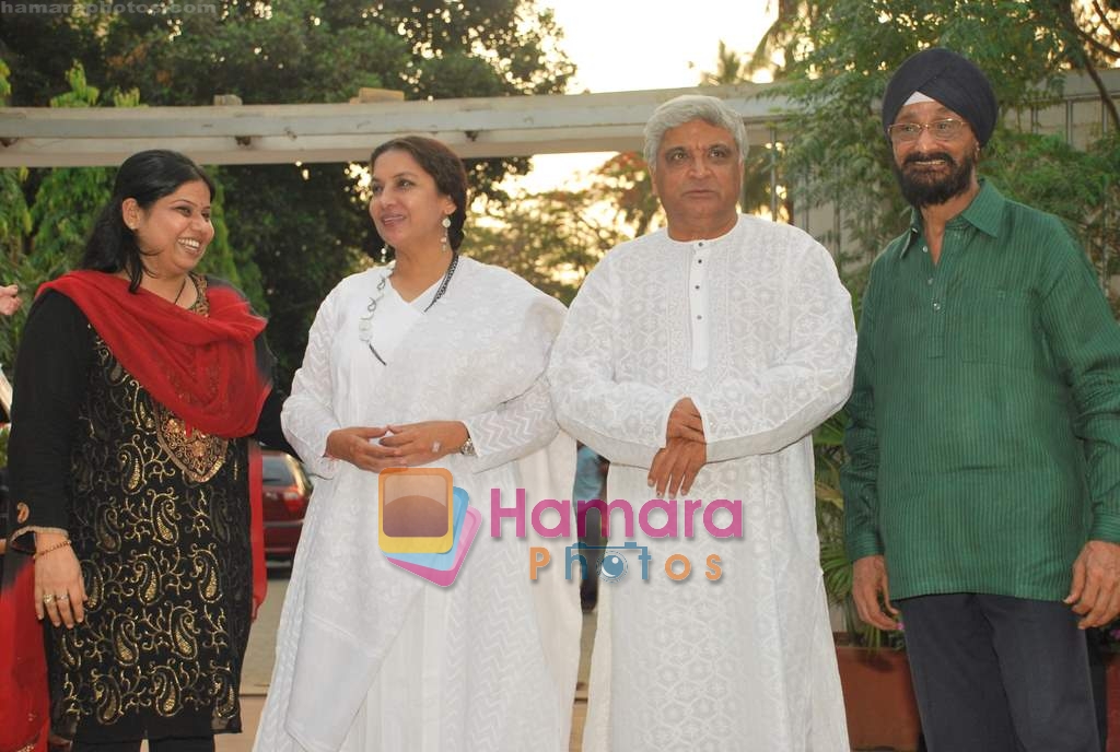 Javed Akhtar, Shabana Azmi at the launch of Jaswinder Singh's album Ishq Nahin Asaan in Bhavans on 27th May 2009 