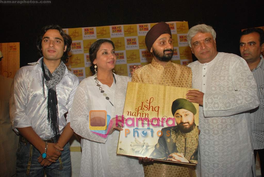 Javed Akhtar, Shabana Azmi at the launch of Jaswinder Singh's album Ishq Nahin Asaan in Bhavans on 27th May 2009 