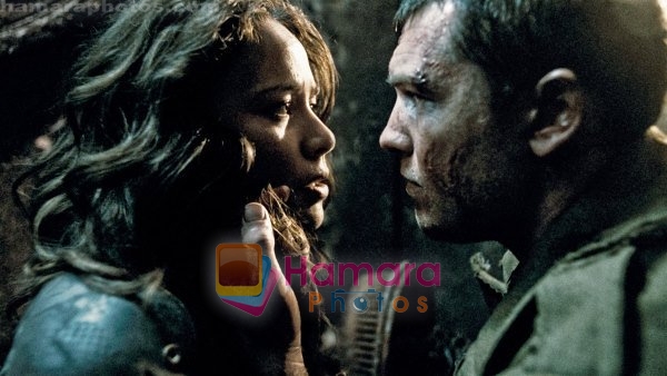 Sam Worthington, Moon Bloodgood in still from the movie Terminator Salvation 