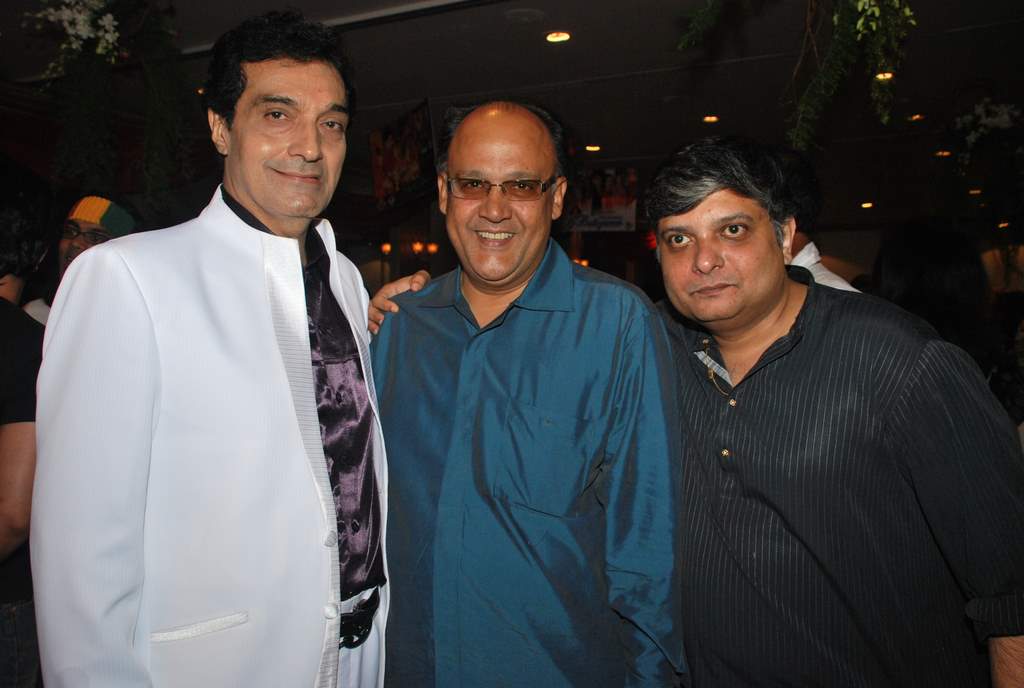Dheeraj Kumar, Alok Nath at Betiyaan and Maayka success bash in BJN on 29th May 2009 