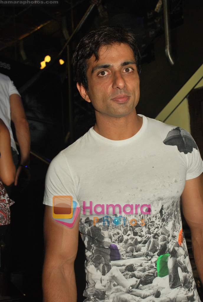 Sonu Sood at Aalim Hakim salon launch at True Fitness on 29th May 2009 