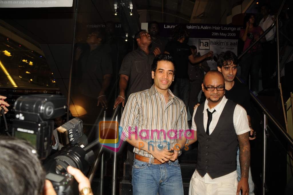Tusshar Kapoor at Aalim Hakim salon launch at True Fitness on 29th May 2009  