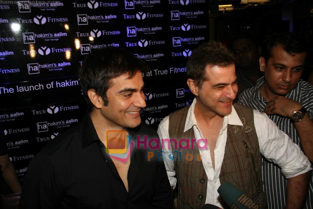 Arbaaz Khan, Sanjay Kapoor at Aalim Hakim salon launch at True Fitness on 29th May 2009  