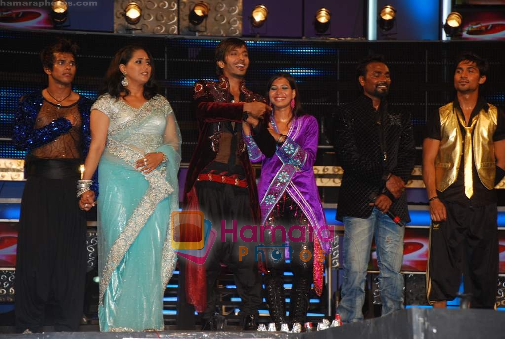 Terrence Lewis, Remo D souza, Geeta at the grand finale of Dance India Dance in Andheri Sports Complex on 30th May 2009 
